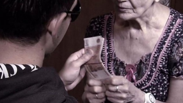 Жертвой мошенников стала 82-летняя пенсионерка из Ачинска