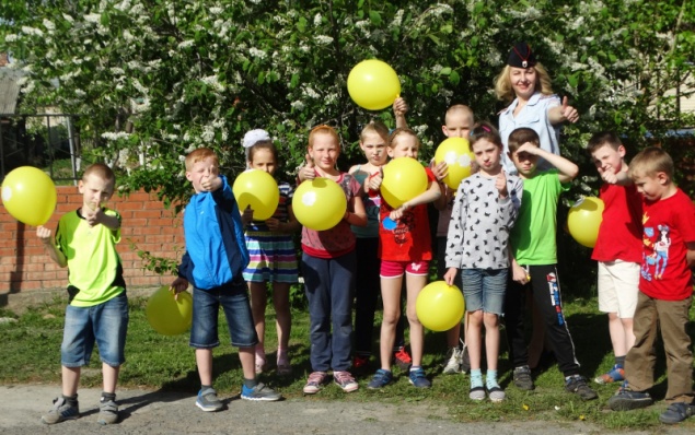 Госавтоинспекторы в Ачинске устроили праздник детства для воспитанников детского дома