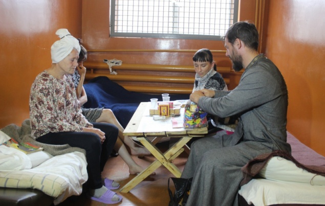 В Ачинске представители общественности посетили ИВС и специальный приемник отдела полиции