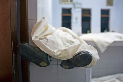 Дети в шутку накачали мальчика воздухом и погубили его