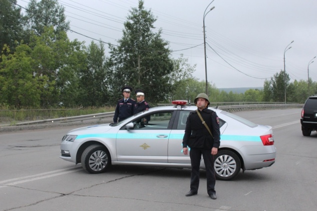В Ачинск из Красноярска прибыли 100 полицейских
