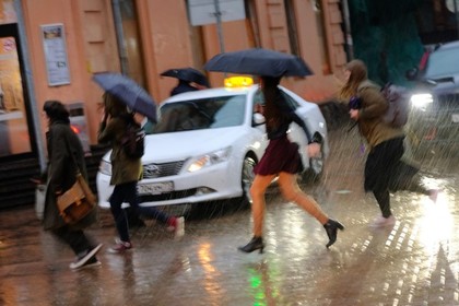 Спасатели предупредили москвичей о пике шторма