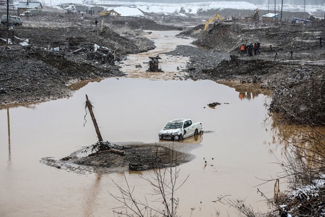 Семьям погибших при прорыве дамбы в Курагинском районе выплатят по 1 млн рублей