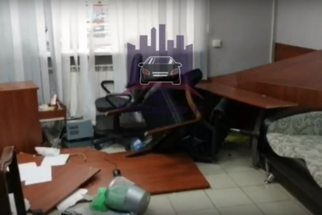 Группа мужчин в масках устроила погром в офисе строительной фирмы в Красноярске