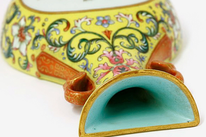 Купленную за бесценок вазу с барахолки продали за целое состояние