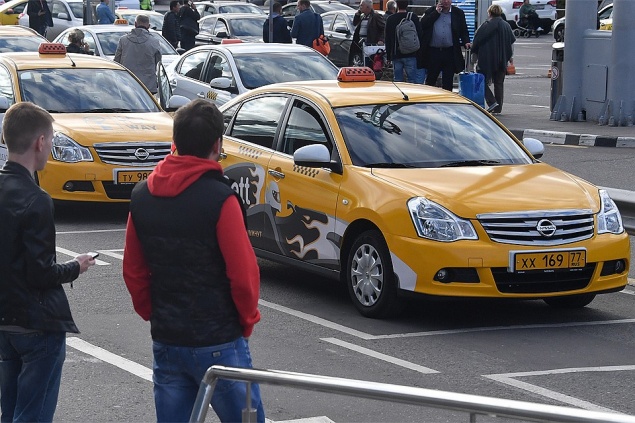 Появилась горячая линия для недовольных такси и каршерингом