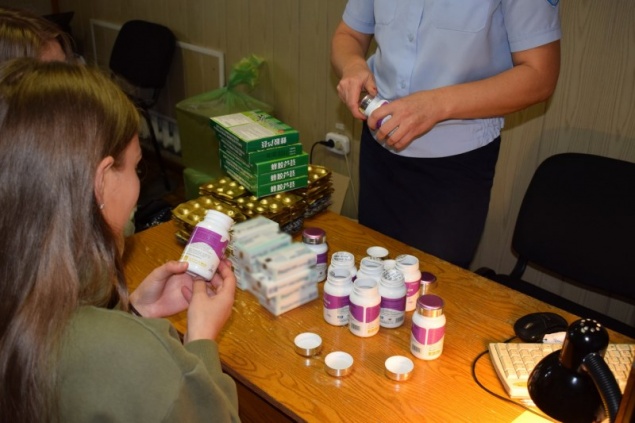 Жительнице Абакана грозит тюрьма за контрабанду из-за рубежа таблеток для похудения