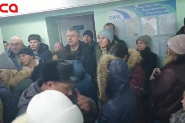 «Будет в 20 раз дороже»: огромная очередь выстроилась за справкой водителям в наркодиспансер