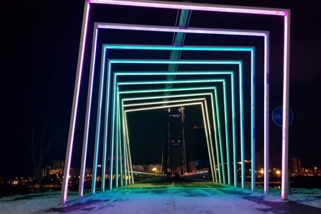 На острове Татышеве установили световую арку