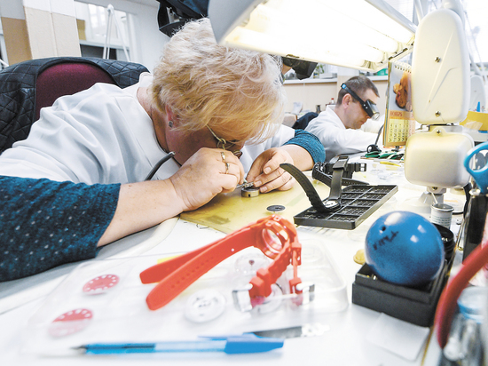 В России растет число работающих женщин с маленькими детьми. Получают они меньше мужчин