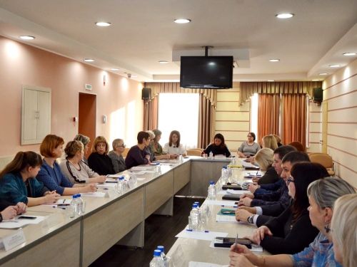 Директора ачинских школ отчитались о проделанной работе по пресечению подросткового курения