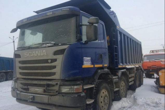 Мужчина погиб под кабиной грузовика во время ремонта двигателя