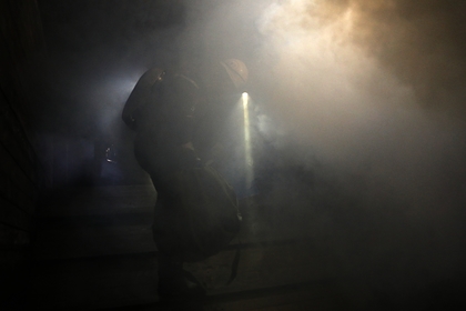 В Петербурге загорелся ангар с химическими удобрениями