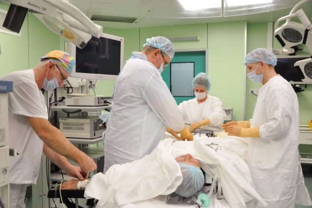 В онкодиспансере научились удалять кишечник без разреза пациента