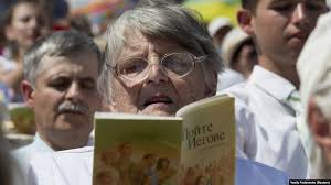 «Вовлекал новых членов»: на красноярского «свидетеля Иеговы» завели уголовное дело за пропаганду на остановке