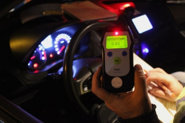 «Зацепился за зеркало»: автоледи протащила инспектора ГИБДД несколько сотен метров за своей машиной