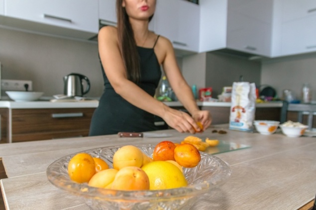 Не плюй в тарелку! Какие фрукты можно и нужно есть с косточками