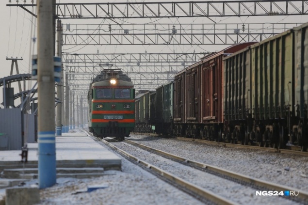 В Лесосибирске реанимация застряла у ж/д переезда из-за стоявшего там поезда