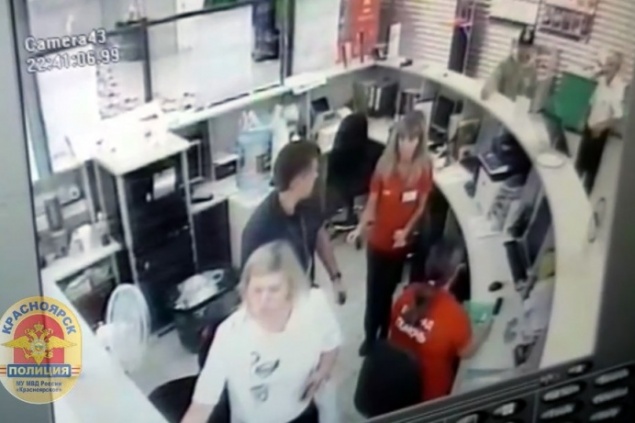 Покупатель расстроился из-за непрошедшей скидки и вернулся в гипермаркет с гранатой