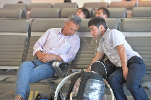 Курить разрешается: депутаты вернули курилки в аэропорты