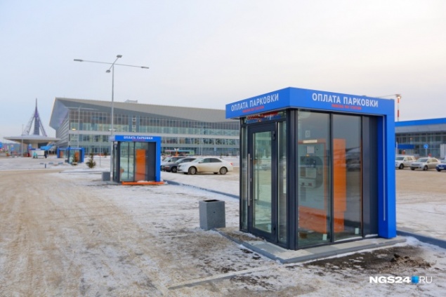 В аэропорту Красноярска запретили ожидание на платных парковках свыше 15 минут