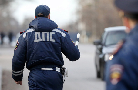 Перед Новым годом ДПС будет искать ёлки в машинах у красноярских водителей