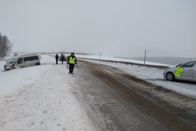 Пожилой водитель «Шкоды» протаранил на встречке микроавтобус с людьми