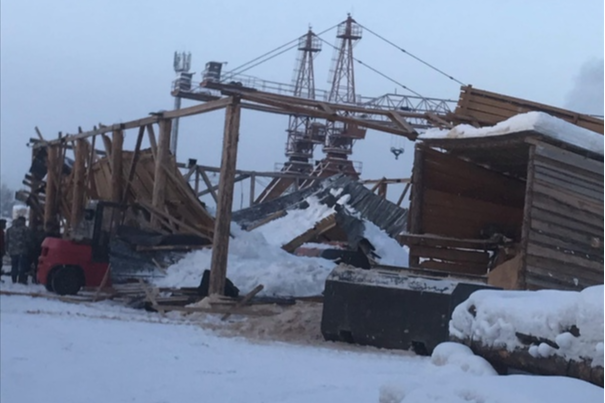 На лесопилке в Лесосибирске рухнула крыша. Есть пострадавшие