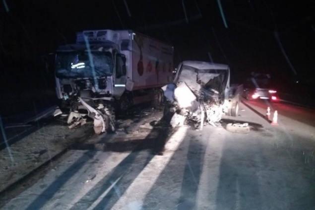 На ачинской трассе водитель погиб, столкнувшись с фурой на встречке