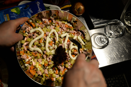 Россиянам раскрыли способы пережить новогоднее застолье