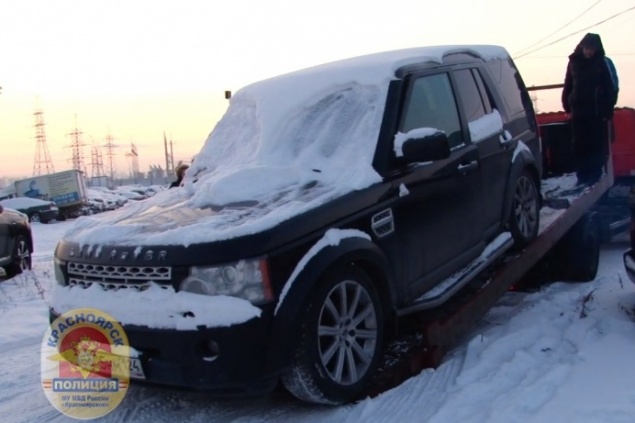 Угнанный в Москве Land Rover обнаружили при постановке на учет в Красноярск