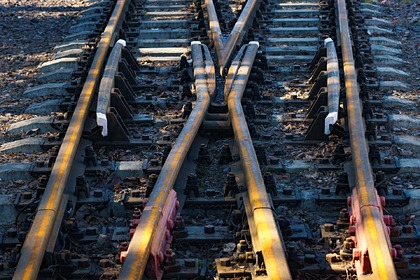 Тело российского солдата обнаружили на рельсах