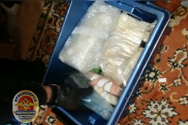Два парня попались на фасовке синтетики в 4 кг и теперь могут пожизненно оказаться в камере