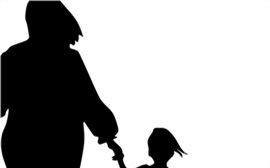 В Красноярске поймали мать-попрошайку. Стучалась в квартиры с просьбой напоить ребёнка, а затем обворовывала