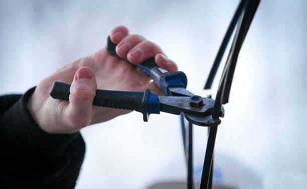 В Ачинске работник транспортной фирмы обмотался кабелем в 28 кг и вынес его с территории