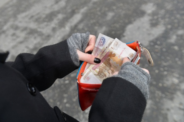 Рубль упал после заявления об отставке правительства