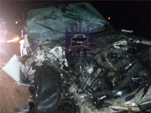 В Красноярском крае Range Rover врезался в КамАЗ и легковушку. Пострадали четверо