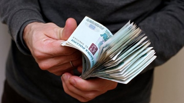 Бывшего федерального чиновника будут судить за взятку от торговца алкоголем в Хакасии