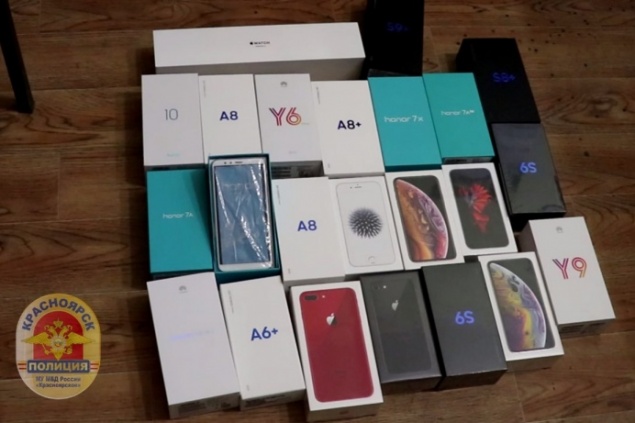 Двое подельников разобрали стену салона сотовой связи и вынесли телефонов на 2 миллиона