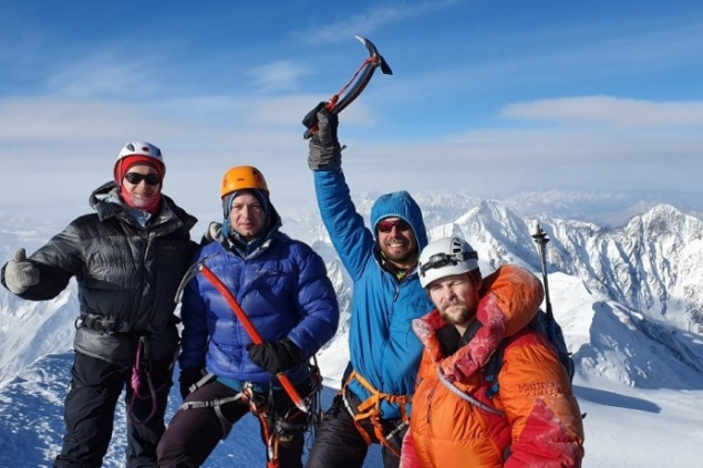 Красноярские альпинисты за 9 дней поднялись на два «пятитысячника» — Эльбрус и Казбек