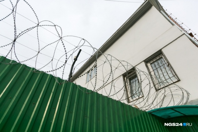 Из колонии в Богучанах сбежал заключенный, подложив в кровать муляж вместо себя