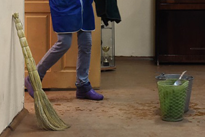 Россиянин попытался задушить жену за просьбу убраться дома