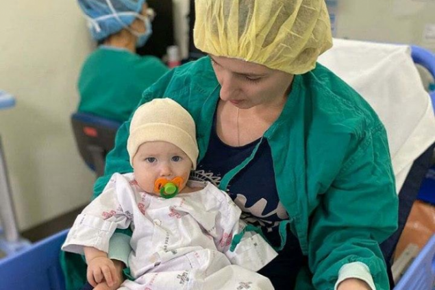 В Корее прооперировали малыша, который заболел саркомой после укуса насекомого