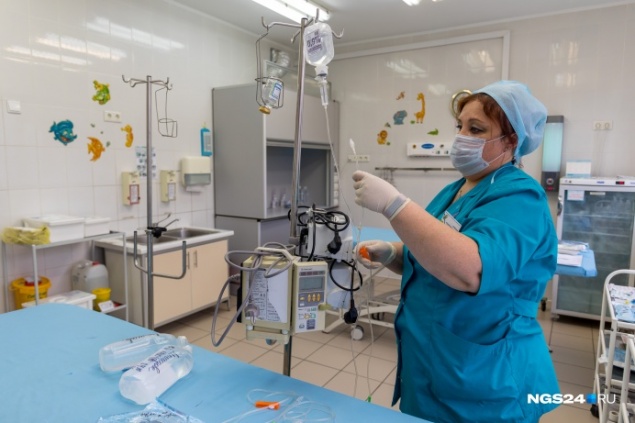 Врач попросила маму больного ребёнка ввести препарат, вызывающий побочки, чтобы их зафиксировать