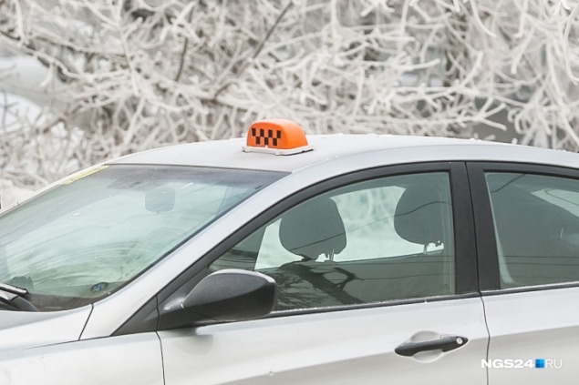 Пассажирка доверила таксисту банковскую карту с пин-кодом и лишилась 80 тысяч