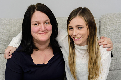 Женщина согласилась выносить и родить своего внука