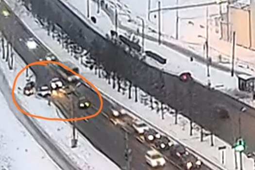 «Весна близко»: в Солнечном насмерть сбили женщину, которая кидалась под машины