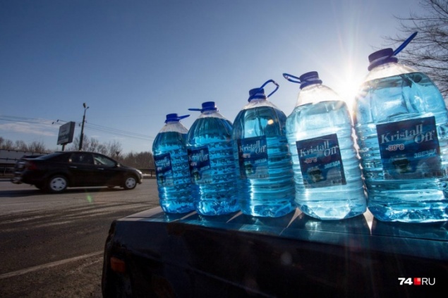 Выбираем хорошую незамерзайку: эксперты рассказали, каких брендов лучше избегать