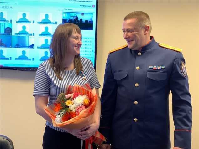 Красноярку наградили медалью за спасение ребенка от стаи агрессивных собак. Животные чуть не загрызли мальчика