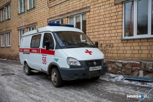 На Мичурина мужчина, выгуливающий двух собак, получил удар ножом